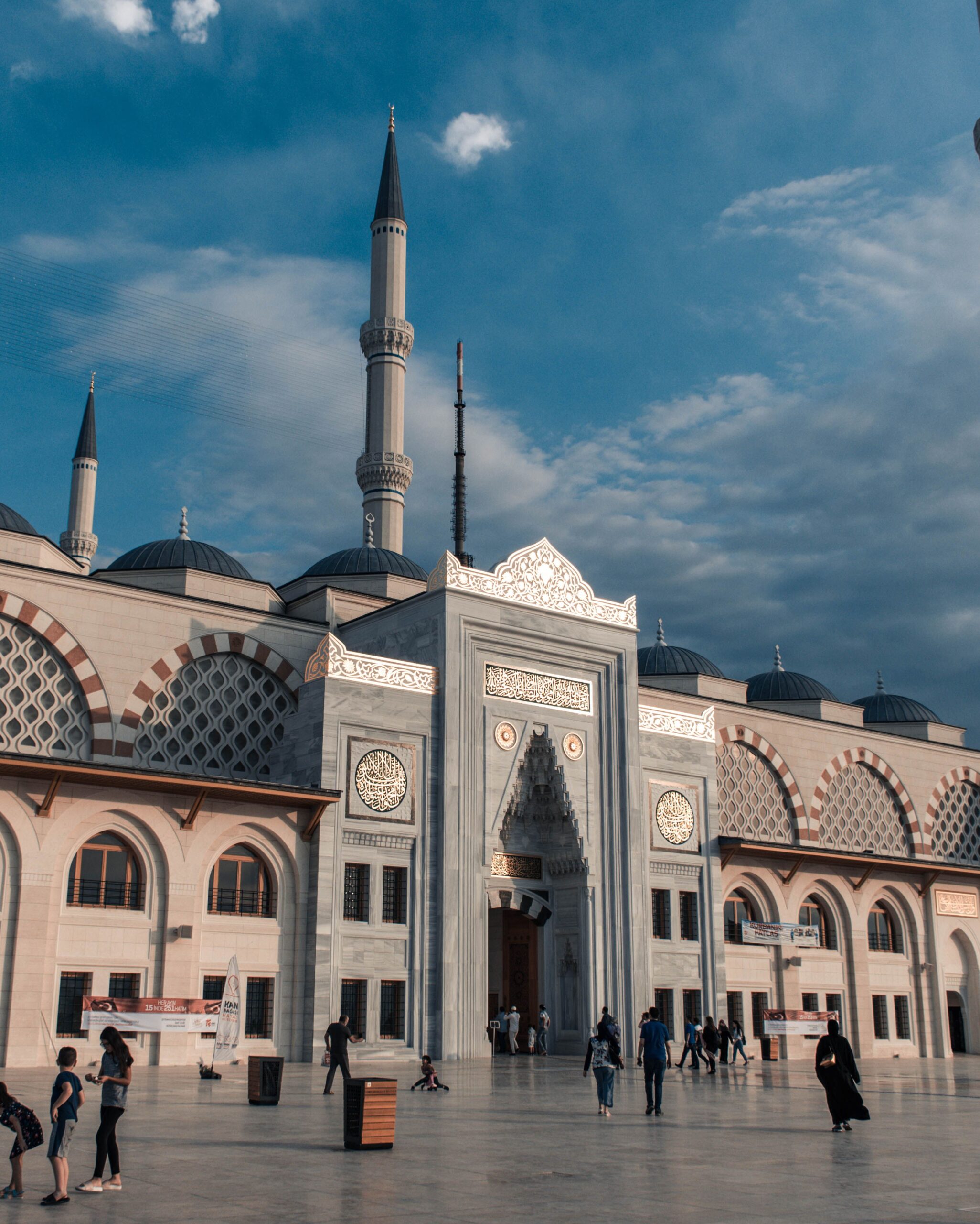 Women of Islamic History: Scholars, Businesswomen, and Leaders in Early Islam